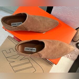 worn once Steve madden suede bootie comes with box